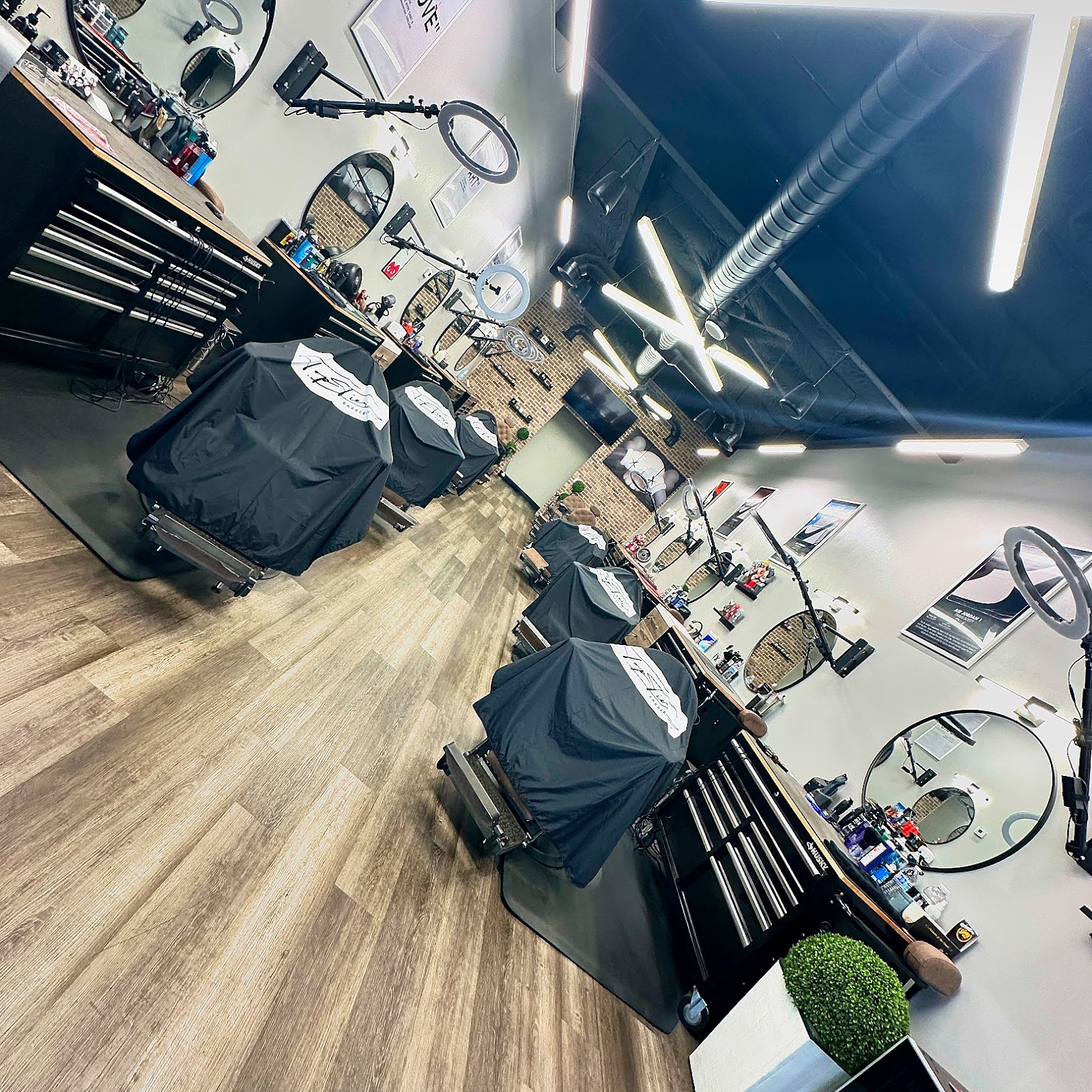 Top Tier shop atmosphere